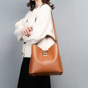 Ensemble de 2 sacs fourre-tout de luxe souples et spacieux pour femmes, sacs à main et sacs de voyage pour l'école, collection Serpentine - Product Image 5