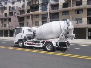ISUZU sinotruk 4x2 lumière 6m3 mini bétonnière camion <span class=keywords><strong>petit</strong></span> mobile malaxeur camion moteur diesel à vendre à bas <span class=keywords><strong>prix</strong></span> - Product Image 6