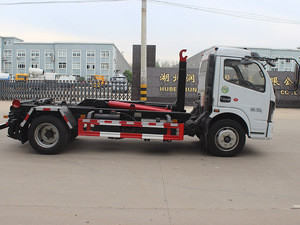 Camión <span class=keywords><strong>de</strong></span> Basura Dongfeng 4x2 <span class=keywords><strong>de</strong></span> 12 Toneladas con <span class=keywords><strong>Gancho</strong></span> Elevador, Camión Recolector <span class=keywords><strong>de</strong></span> Basura con Contenedor Desmontable <span class=keywords><strong>de</strong></span> 5-10 m³ - Product Image 4
