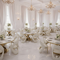 Chaise de salle à manger de mariage moderne de luxe en velours blanc avec structure en acier inoxydable doré pour la location événementielle et les banquets d'hôtel