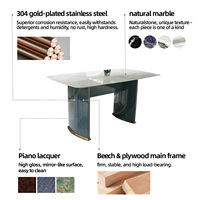 Table à manger en marbre blanc avec placage bleu et finition dorée + ensemble de chaises capitonnées pour salle à manger