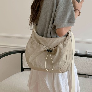 Sac en tissu nylon vert riz avec bandoulière réglable et poche zippée, sacoche bandoulière pour tenues quotidiennes, été 2024 - Product Image 2