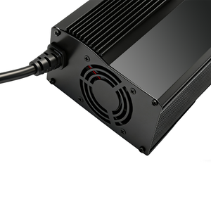 Chargeur <span class=keywords><strong>de</strong></span> batterie au lithium ternaire 60V12A robuste avec coque en aluminium pour véhicules industriels et commerciaux, directement du fabricant - Product Image 4