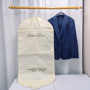 Sac à poussière de vêtement non tissé en PE pliable de haute qualité Housse de rangement écologique pour costumes pour hommes et robes de mariée pour femmes - Product Image 6