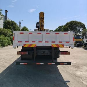 Vehículo de Transporte y Elevación Sinotruck 6*4 Equipado con Grúa Montada en Camión de 12 Toneladas para Elevación Mecánica - Product Image 4