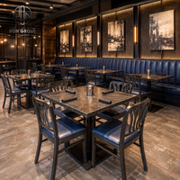 Ensemble de mobilier commercial Ron Group : table carrée de restaurant, banquette en cuir, chaise en métal rembourrée sur mesure