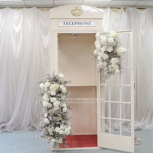Toile de fond de mariage décoration de scène cabine <span class=keywords><strong>téléphonique</strong></span> icory LFB1646-8 cabine <span class=keywords><strong>téléphonique</strong></span> blanche extérieure avec guirlande de fleurs babybreath - Product Image 2