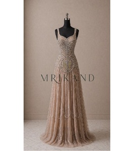 Robe de cocktail en georgette de créateur avec broderie à la main et embellissements de perles de luxe, tenue de soirée longue - Product Image 1