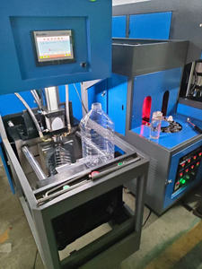Machine de fabrication de bouteilles d'eau en plastique semi-automatique, machine de soufflage de bouteilles PET, machine de moulage par soufflage - Product Image 1