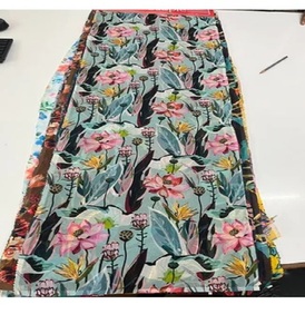 Tissu Georgette Imprimé Léger 85 GSM de Qualité Supérieure Indienne pour la Confection de Vêtements et de Robes - Product Image 1