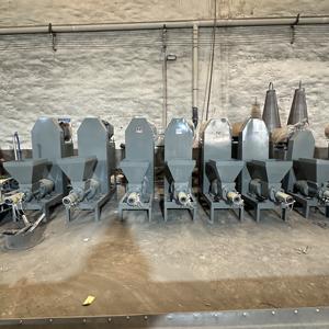 Briquetas de cáscara de nuez de carbón automático, máquina para hacer palitos de carbón para barbacoa, astillas de madera de alta temperatura, extrusora de briquetas de varilla de aserrín - Product Image 6