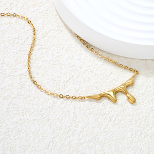 Collar con colgante de diamante en forma de corazón, oro de 18 quilates y acero inoxidable para mujer, uso diario. - Product Image 4