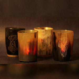 Gobelet à boire en corne de buffle naturelle, gravé et poli, au toucher réel, motif animal viking, fait main, logo personnalisé, pour bière médiévale et hydromel portable - Product Image 1