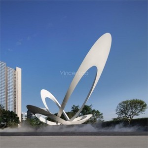 Scultura Moderna Vincentaa per Decorazione Esterna, Opera d'Arte Personalizzata Oversize in Bianco - Product Image 5