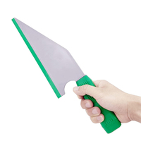 Outil d'application de film automobile en forme de pistolet, applicateur de film pour vitres grandes surfaces, raclette en plastique souple pour éliminer l'eau
