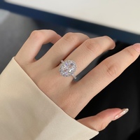 Vente d'usine 925 Sterling Silver Prong Réglage Pigeon Oeufs 8A Zircon Ovale Bague de Fiançailles