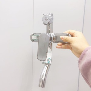 Grifo de ducha de cobre con una sola manija, núcleo de válvula cerámica 454, válvula mezcladora de agua fría y caliente, aleación galvanizada - Product Image 2