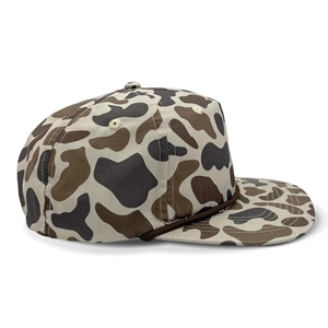 Casquette de camionneur OEM camouflage rétro avec corde Casquette de camionneur camouflage Casquette de relance brodée pré-incurvée personnalisée à 5 panneaux - Product Image 5