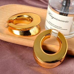 Aros Clásicos de Moda en Aleación de Cobre Chapados en Oro de 18K para Mujer - Product Image 2