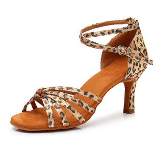 <span class=keywords><strong>Chaussures</strong></span> de danse en Satin à fond mou pour femmes, vente en gros, <span class=keywords><strong>chaussures</strong></span> de danse de salon - Product Image 1