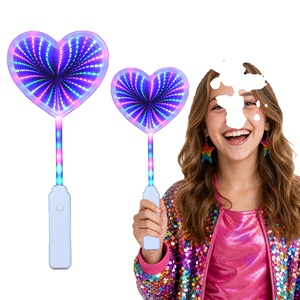 Varita de Luz Personalizada con Espejo Infinito en Forma de Corazón, Carcasa de PP, Espejo de PS, Mango de ABS, 36 LED SMD, 3 Modos de Destello para Conciertos, Festivales y Fiestas - Product Image 1