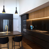 MEGA 2025 – Nouveaux designs de meubles de cuisine noirs, placage bois moderne, finition laquée mate, MDF stratifié, marbre artificiel pour appartements