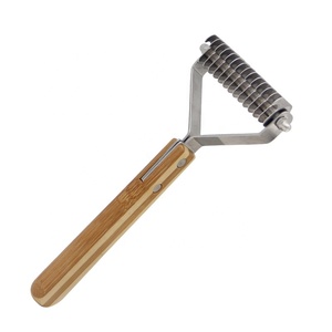 Della fabbrica del Commercio All'ingrosso di Bambù di Legno Pet Dematting Attrezzo del Gatto Del Cane <span class=keywords><strong>Sottopelo</strong></span> Rastrello Dematting <span class=keywords><strong>Pettine</strong></span> - Product Image 5