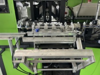 Máquina que sopla de la botella automática del ANIMAL DOMÉSTICO de 4 cavidades 5000BPH con el sistema del servomotor cuatro