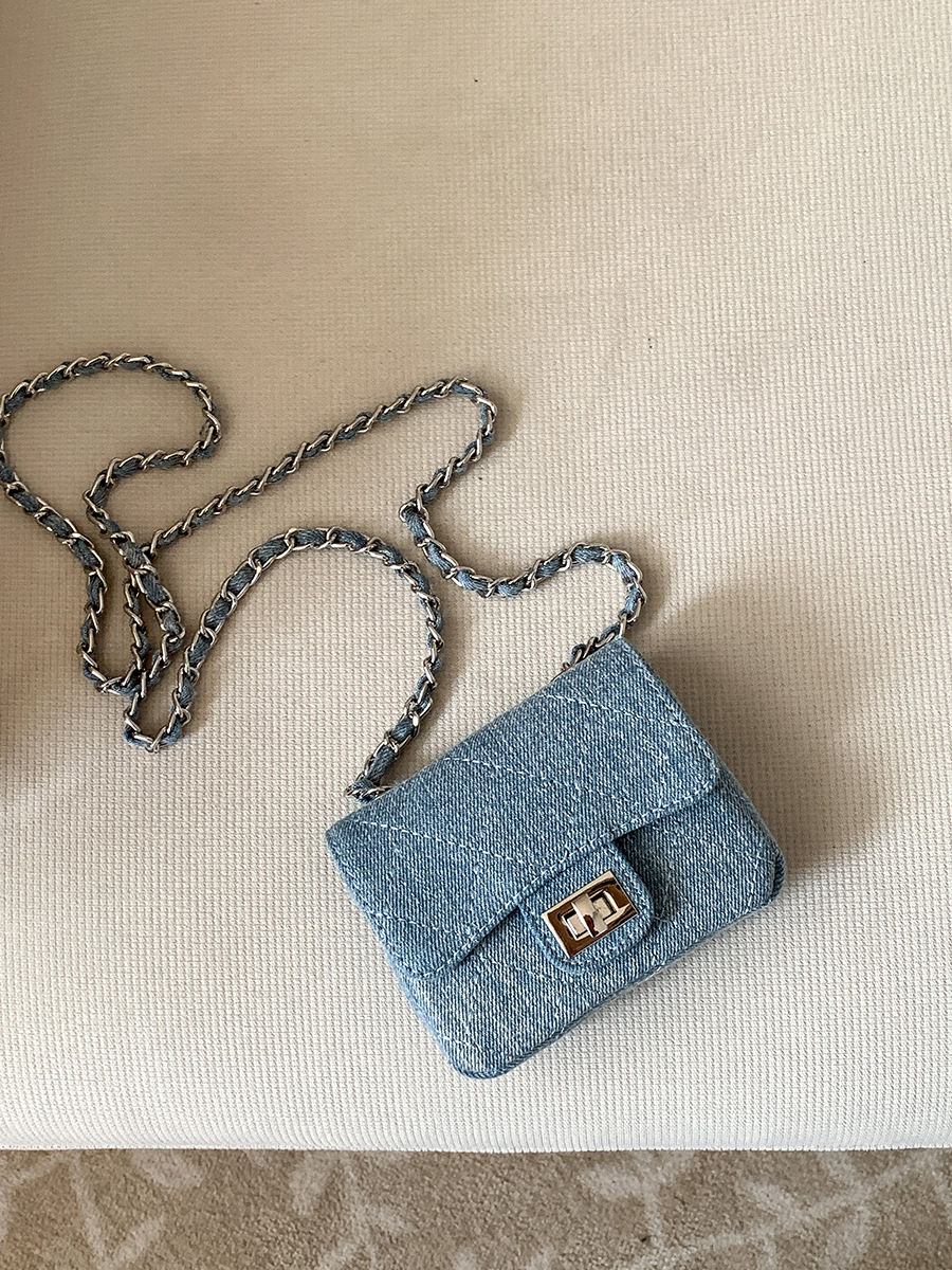 สีฟ้าอ่อน