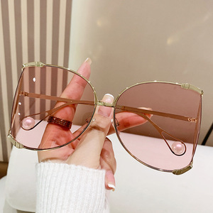 Gafas de sol de moda sin montura con perlas, rectangulares, UV400, protección solar para mujer - Product Image 3