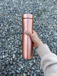 Botella de Agua Moderna de Cobre Puro, a Prueba de Fugas, Hecha a Mano, Portátil, con Beneficios Ayurvédicos para la Salud, Ecológica, Sostenible, para Exteriores y Hogar - Product Image 2