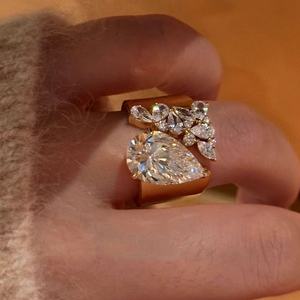 Bague ouverte ajustable unisexe tendance en cuivre et zircon en forme de larme de sirène, bijoux de luxe, vente en gros d'usine - Product Image 2