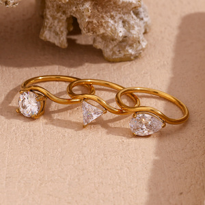 Bijoux OEM ODM, bagues solitaires délicates plaquées or 18 carats, anneaux torsadés en acier inoxydable, bagues empilables - Product Image 3