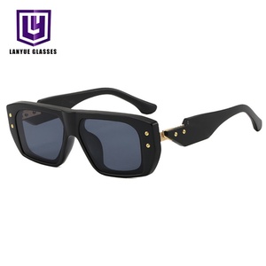 Gafas de Sol Clásicas Retro de los 70, Montura Cuadrada Plana y Gruesa, Polarizadas UV400, de Alta Calidad, Modernas, para Hombre - Product Image 2