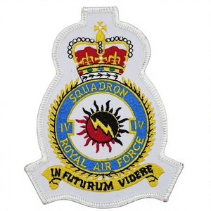 Esta es una insignia bordada a mano para la Real Fuerza Aérea No. Insignias de Alambre de la Escuadrón IV - Product Image 1