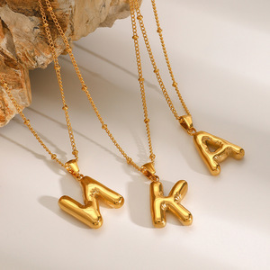 Collier avec lettres 3D en relief, 26 lettres, pendentif initial en forme de ballon plaqué or, collier personnalisé avec nom en acier inoxydable - Product Image 1