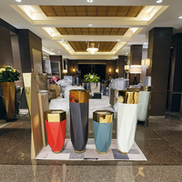Vas Lantai Besar Mewah Modern Warna Emas Dekorasi Rumah Pot Bunga Dekoratif Tinggi untuk Dalam Ruangan Elegan Taman Baja Tahan Karat Tahan Lama Gaya Nordik