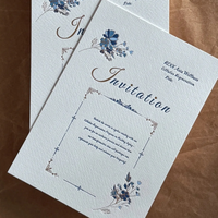 Étiquette personnalisée de luxe en forme de logo, imprimée numériquement et gaufrée, pour sacs d'emballage, fabriquée en papier d'art