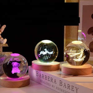 Venta caliente estrella creativa astronauta cristal en blanco bola <span class=keywords><strong>de</strong></span> cristal 3D grabado con láser Decoración <span class=keywords><strong>de</strong></span> mesa bola <span class=keywords><strong>de</strong></span> cristal - Product Image 1