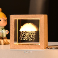 Veilleuse Astronaute en Cristal - Lampe LED Lumineuse Carrée pour Chevet et Bureau, Décoration Intérieure sur le Thème Spatial, Cadeau Souvenir