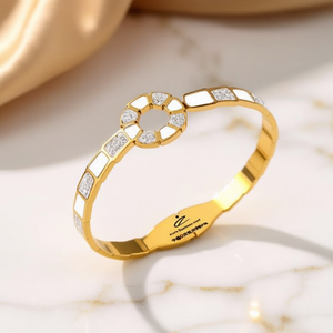 Bracelet jonc en cristal plaqué or 22 carats avec lettre O sertie de saphirs, pour femme, luxe, usage quotidien - Product Image 2