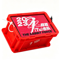 Caisse de camping en plastique rouge personnalisable en gros, empilable, avec couvercle en acrylique personnalisé pour cadeaux de vacances