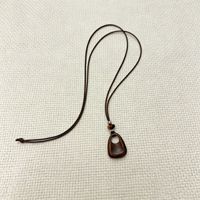 Collier avec pendentif en bois, un collier long simple et élégant avec longueur réglable, un accessoire stylé