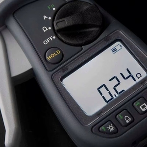 Medidor de Resistencia de Tierra Digital de Pinza MEGGER DET24C con Almacenamiento y Descarga de Datos - Product Image 2