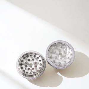 Broyeur à tabac en résine manuelle de forme ronde en gros, 55 mm, 3 couches, en alliage de zinc - Product Image 6