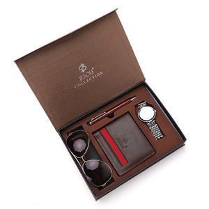 Set <span class=keywords><strong>Regalo</strong></span> Personalizzato per Uomo con Cintura in Pelle, Portafoglio, Orologio, Occhiali, Portachiavi e Penna a Sfera per Compleanni e Anniversari - Product Image 4