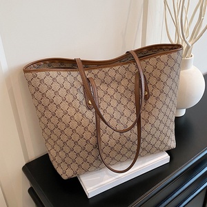 Sacs fourre-tout de grande capacité légers et de haute qualité pour femmes, sacs à main en cuir PU, sacs à bandoulière tendance - Product Image 1