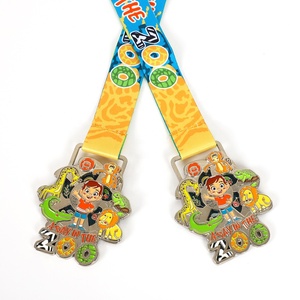 Medaglia Novità a Forma Irregolare di Animale dello Zoo, Design 'Un Giorno allo Zoo', Personaggio Cartoon in Smalto con Cordino Colorato per Bambini, per Fun Run - Product Image 3