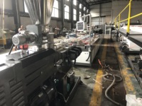 Machine de fabrication d'extrudeuse de fil de câble électrique en PVC Machine de fabrication de tapis de sol et de panneaux de plafond en PVC pour extrusion de plastique