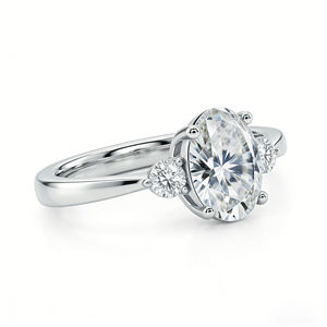 Bague de fiançailles unisexe en or massif 14 carats avec diamant de laboratoire taille ovale et pierre de naissance émeraude de mai pour fête - Product Image 3